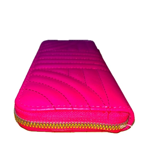 DAISY FUENTES Quilted Zip Around Long Wallet Fuchsia Pink Faux Leather, NWOT - Picture 5 of 10